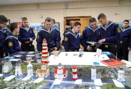 В Морском университете открылась выставка живописи, графики и фотографий «Желанный свет моряка»
