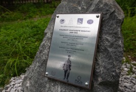 Во Владивостоке установлен закладной камень памятника академику Комарову
