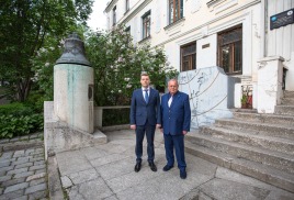 Гостем Приморского краевого отделения Русского географического общества – Общества изучения Амурского края стал заместитель Генерального прокурора России Виктор Мельник