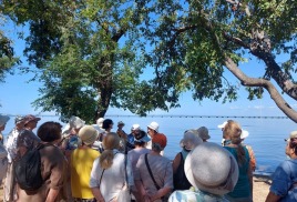 Член РГО Людмила Волкова провела новую экскурсию, объединив путешествие по страницам истории, лесу и морю