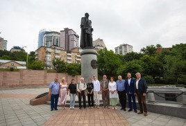 В день 165-летия Владивостока горожане почтили память Муравьёва-Амурского