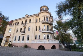 Таинственные башенки на крышах домов