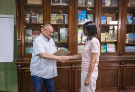 Председатель Общества благодарит людей, вносящих вклад в работу РГО